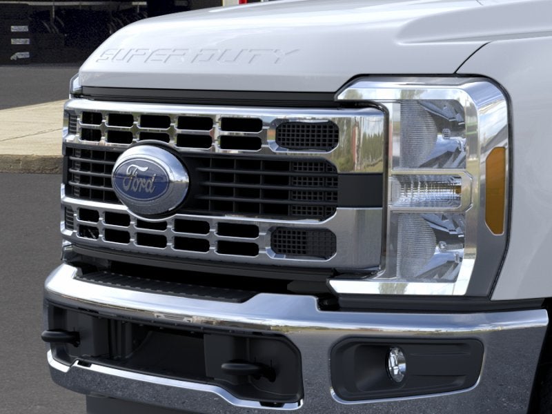 2026 Ford Super Duty F-350 DRW Chassis Cab LARIAT