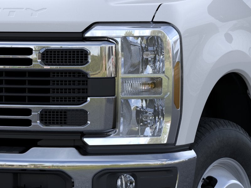 2026 Ford Super Duty F-350 DRW Chassis Cab LARIAT