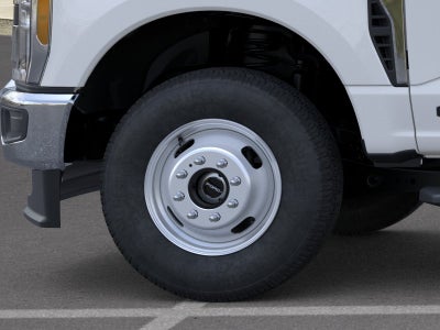 2026 Ford Super Duty F-350 DRW Chassis Cab LARIAT