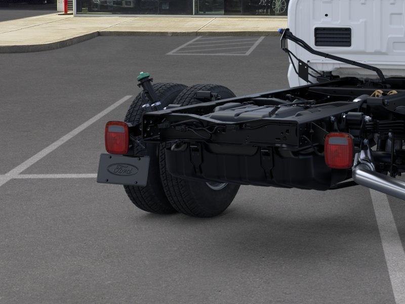 2026 Ford Super Duty F-350 DRW Chassis Cab LARIAT