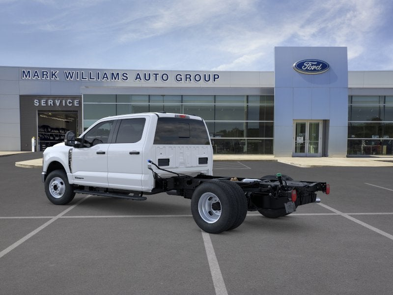 2026 Ford Super Duty F-350 DRW Chassis Cab LARIAT