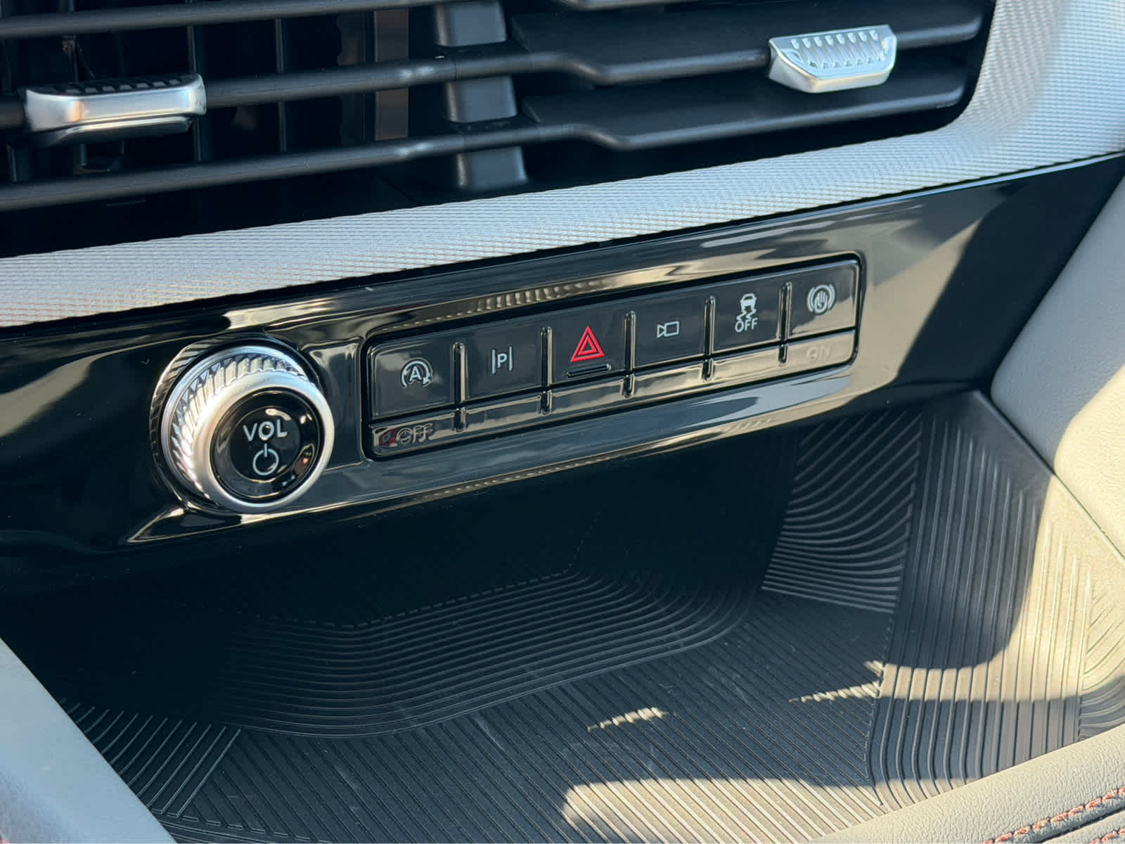 2027 Ford Explorer Active w/200A Pkg