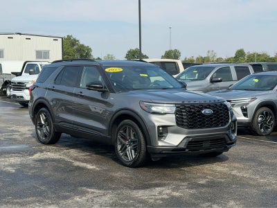2025 Ford Explorer ST-Line