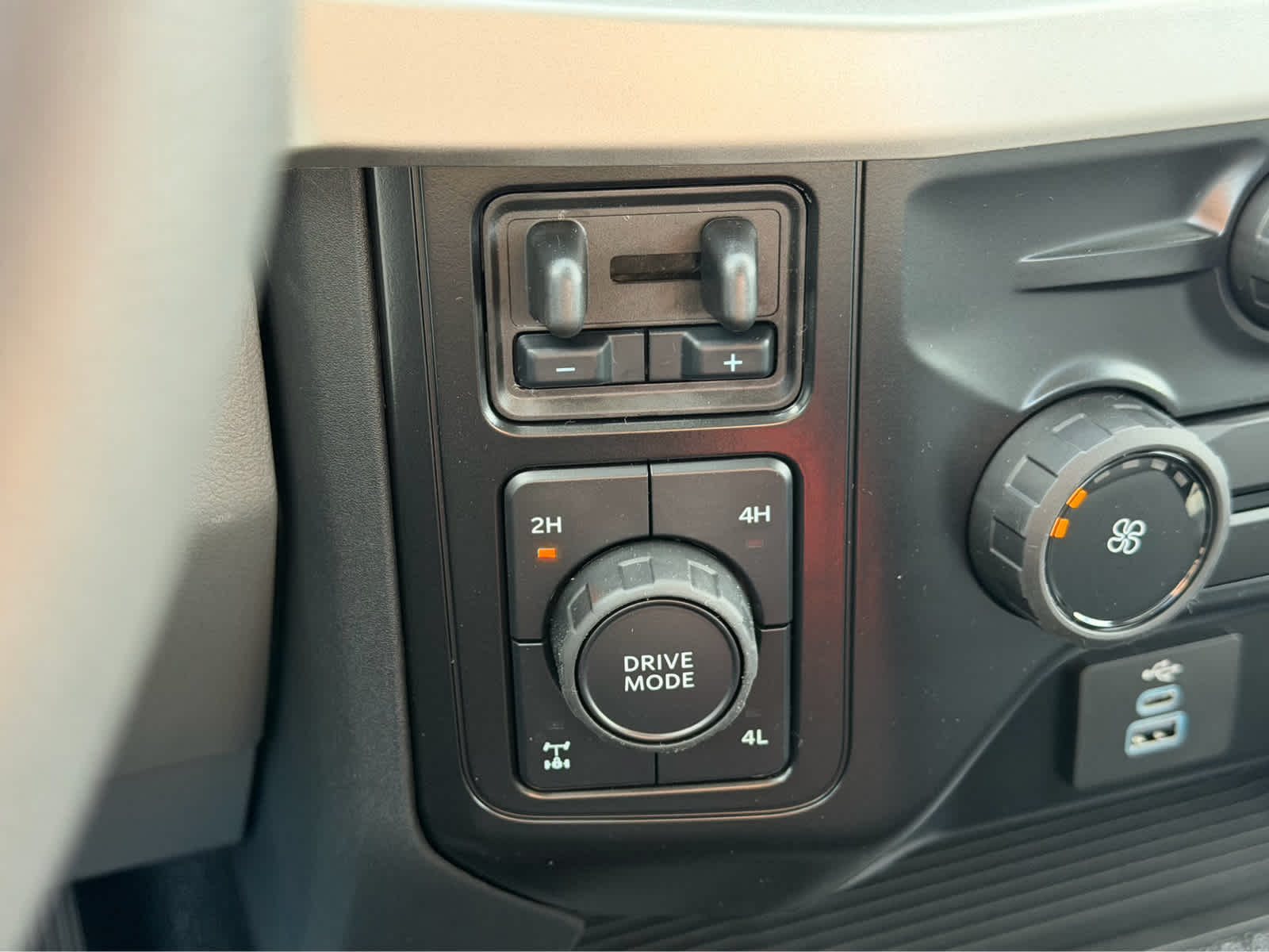 2027 Ford Super Duty F-250 SRW XL