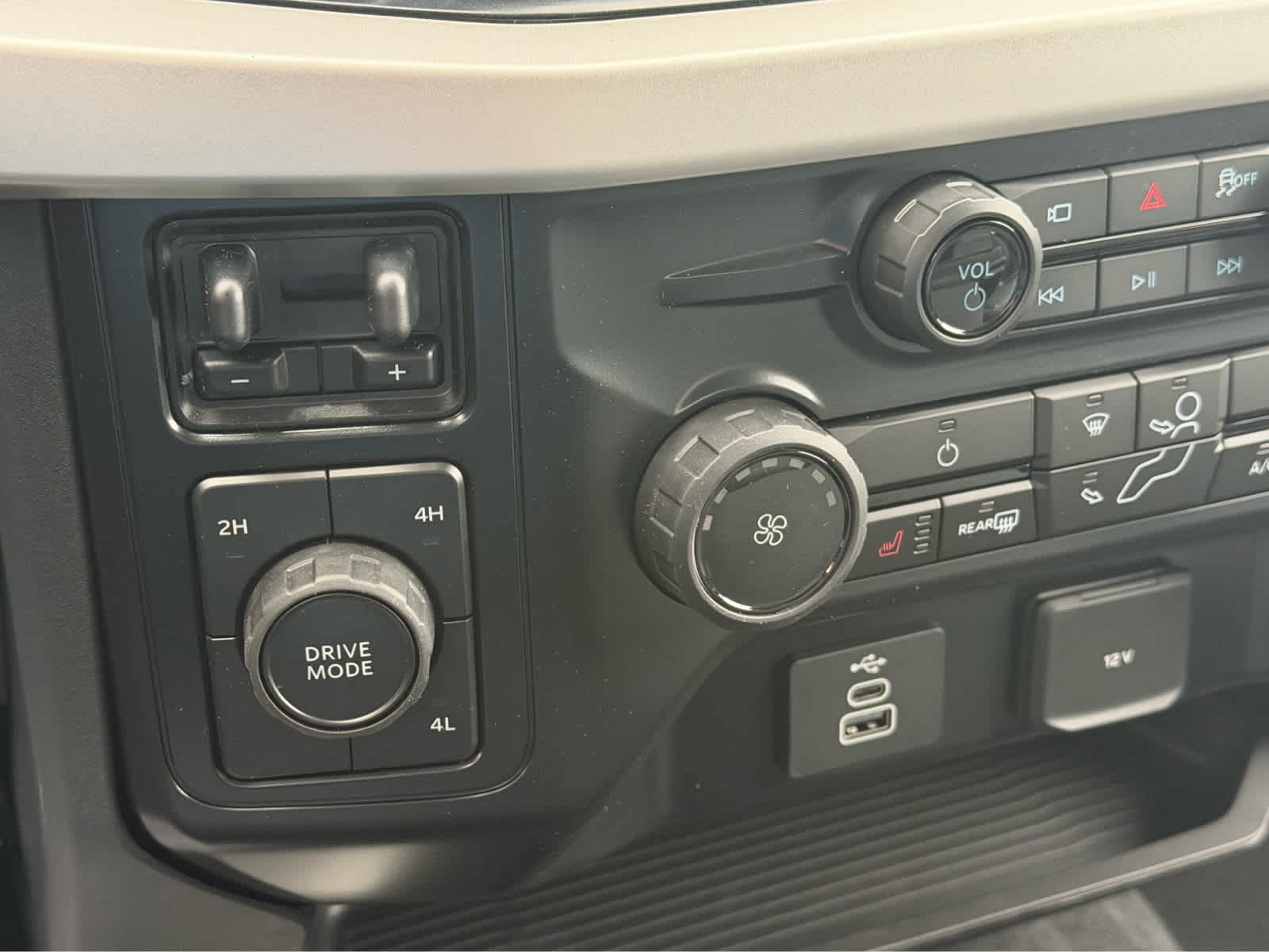 2026 Ford Super Duty F-350 DRW XLT