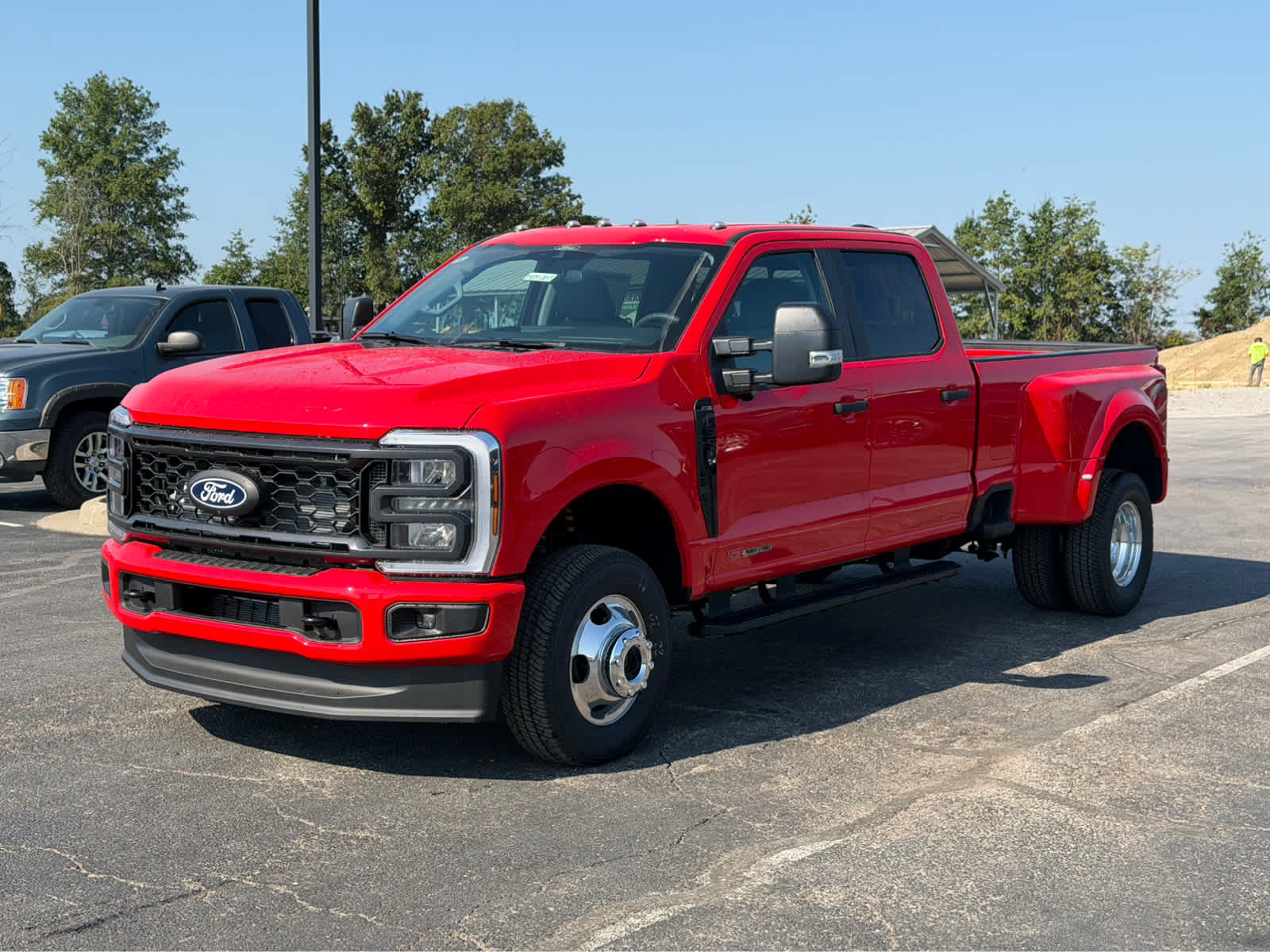 2027 Ford Super Duty F-350 DRW XL