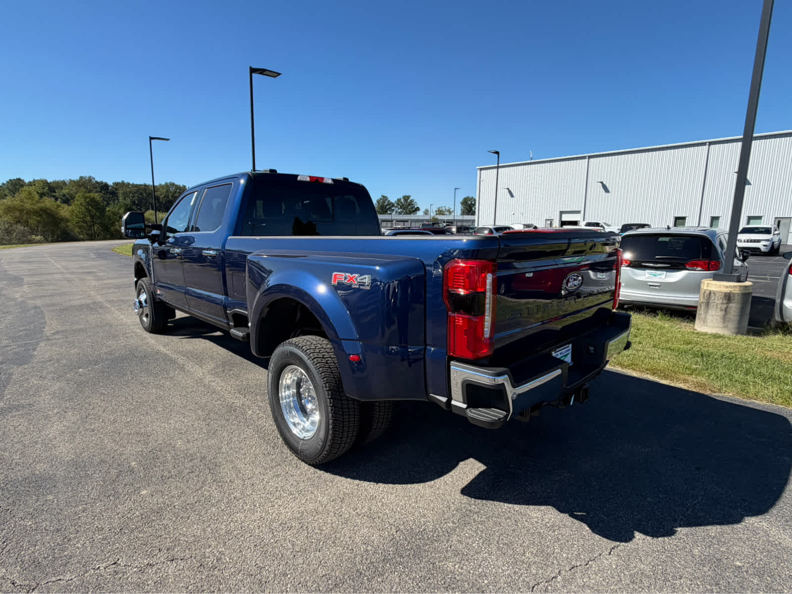 2027 Ford Super Duty F-350 DRW LARIAT