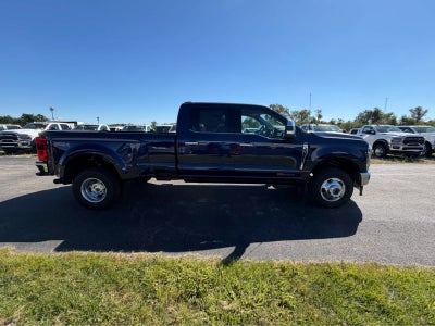 2027 Ford Super Duty F-350 DRW LARIAT