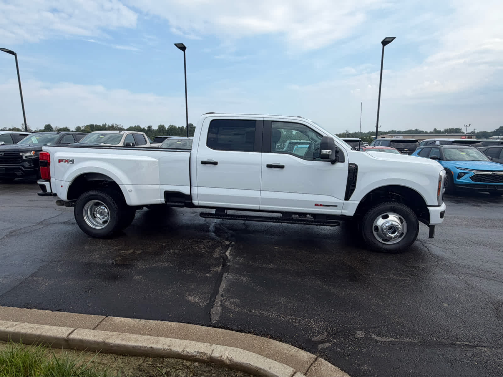 2027 Ford Super Duty F-350 DRW XL