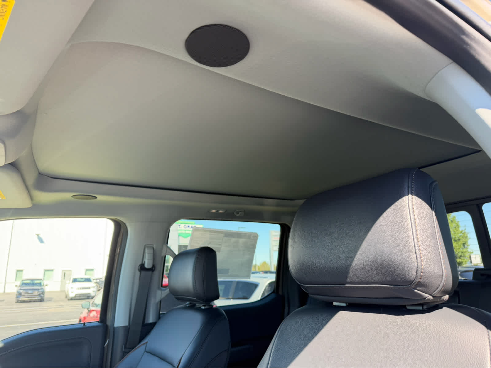 2027 Ford Super Duty F-350 DRW LARIAT