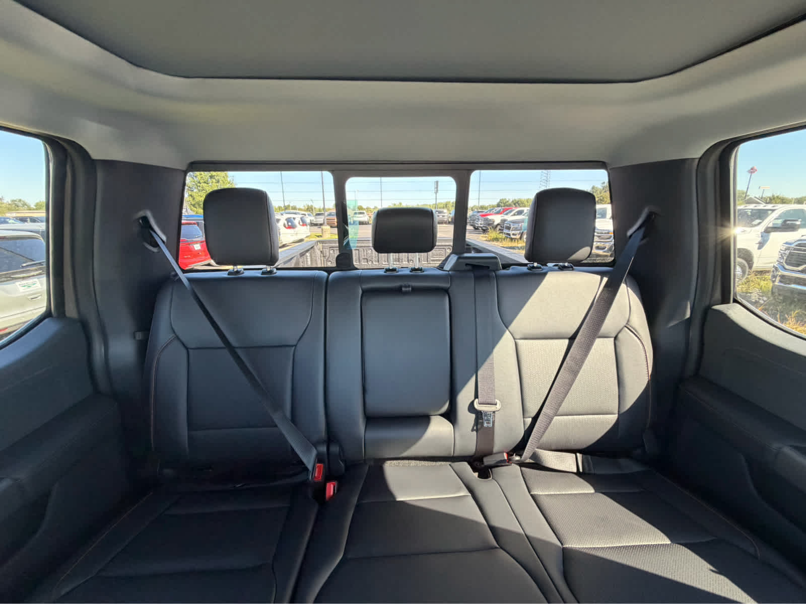 2027 Ford Super Duty F-350 DRW LARIAT