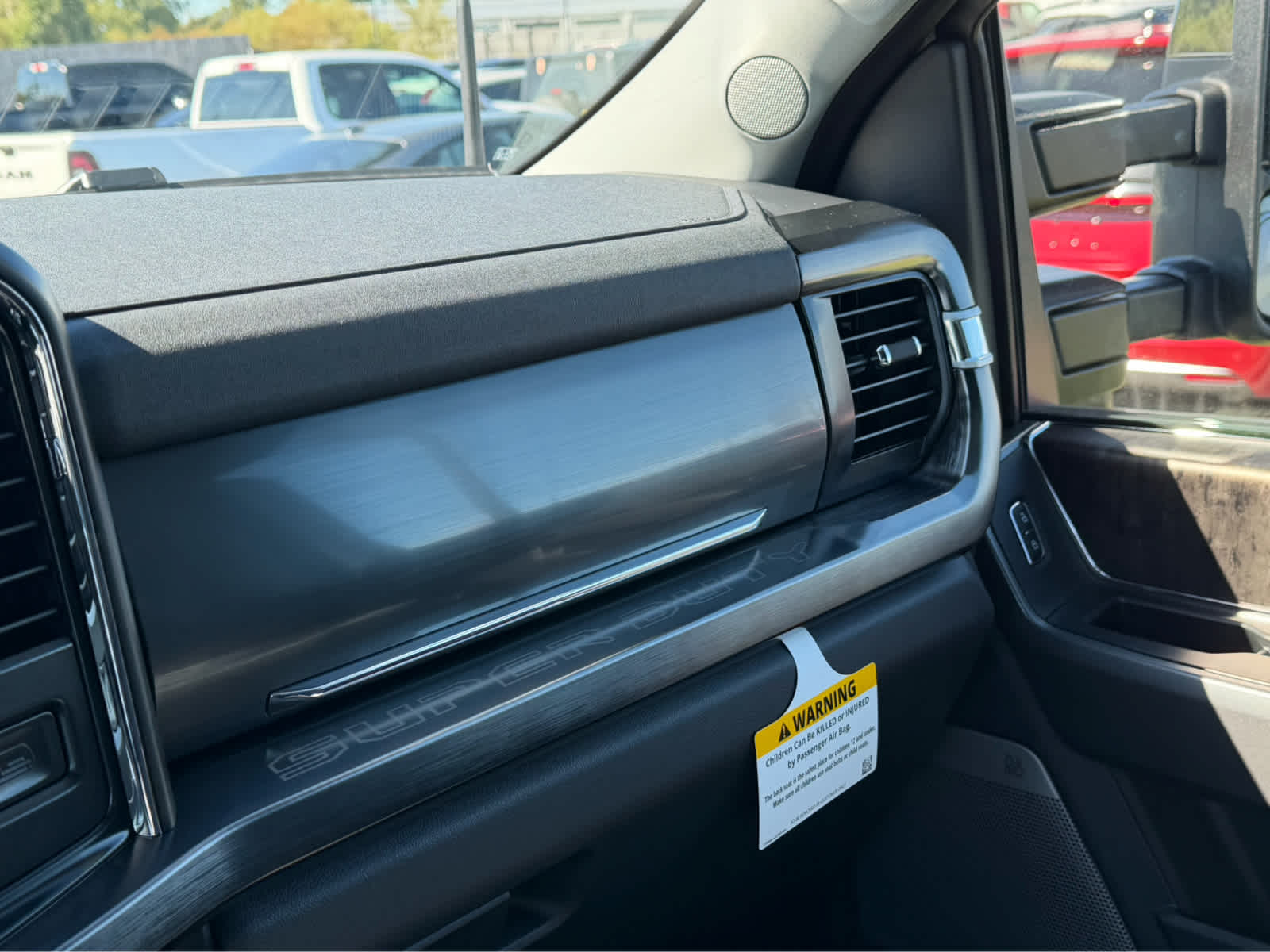 2027 Ford Super Duty F-350 DRW LARIAT