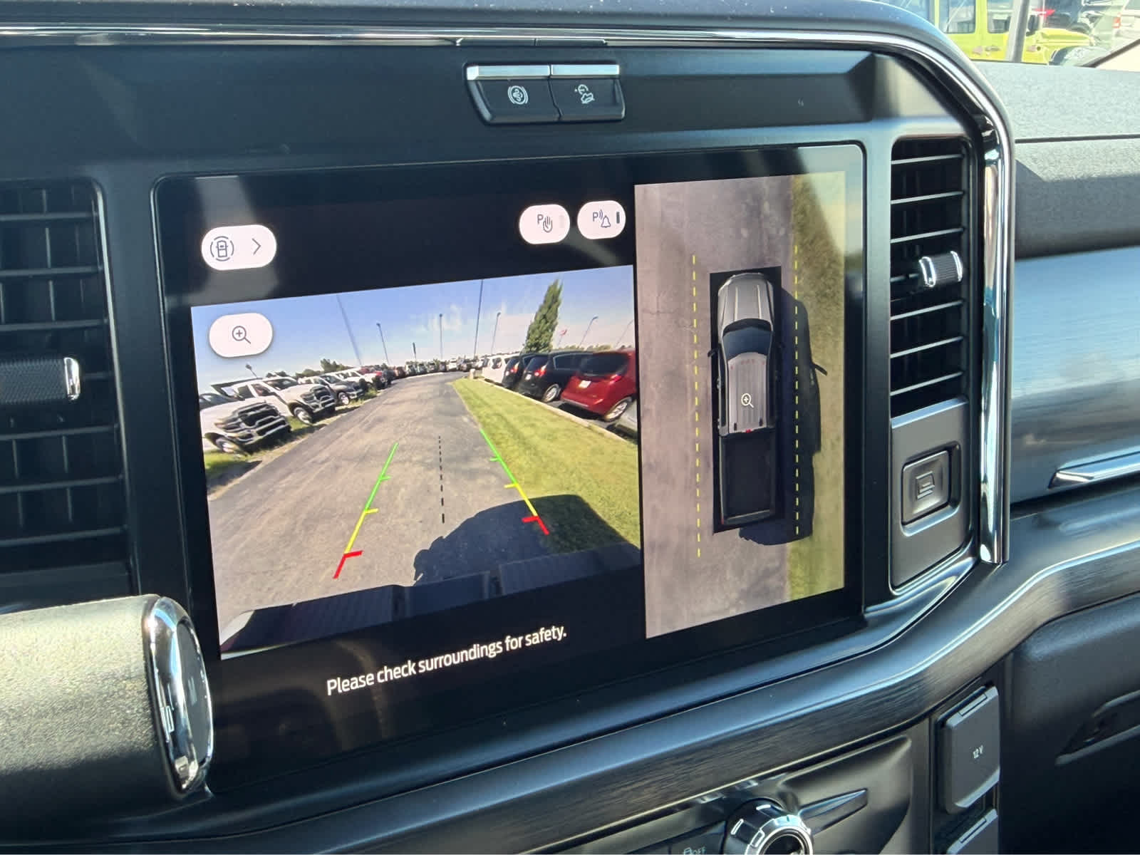 2027 Ford Super Duty F-350 DRW LARIAT