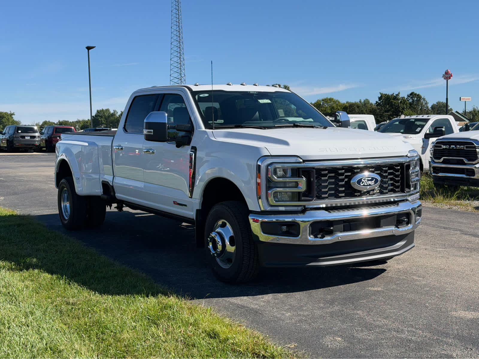 2027 Ford Super Duty F-350 DRW LARIAT