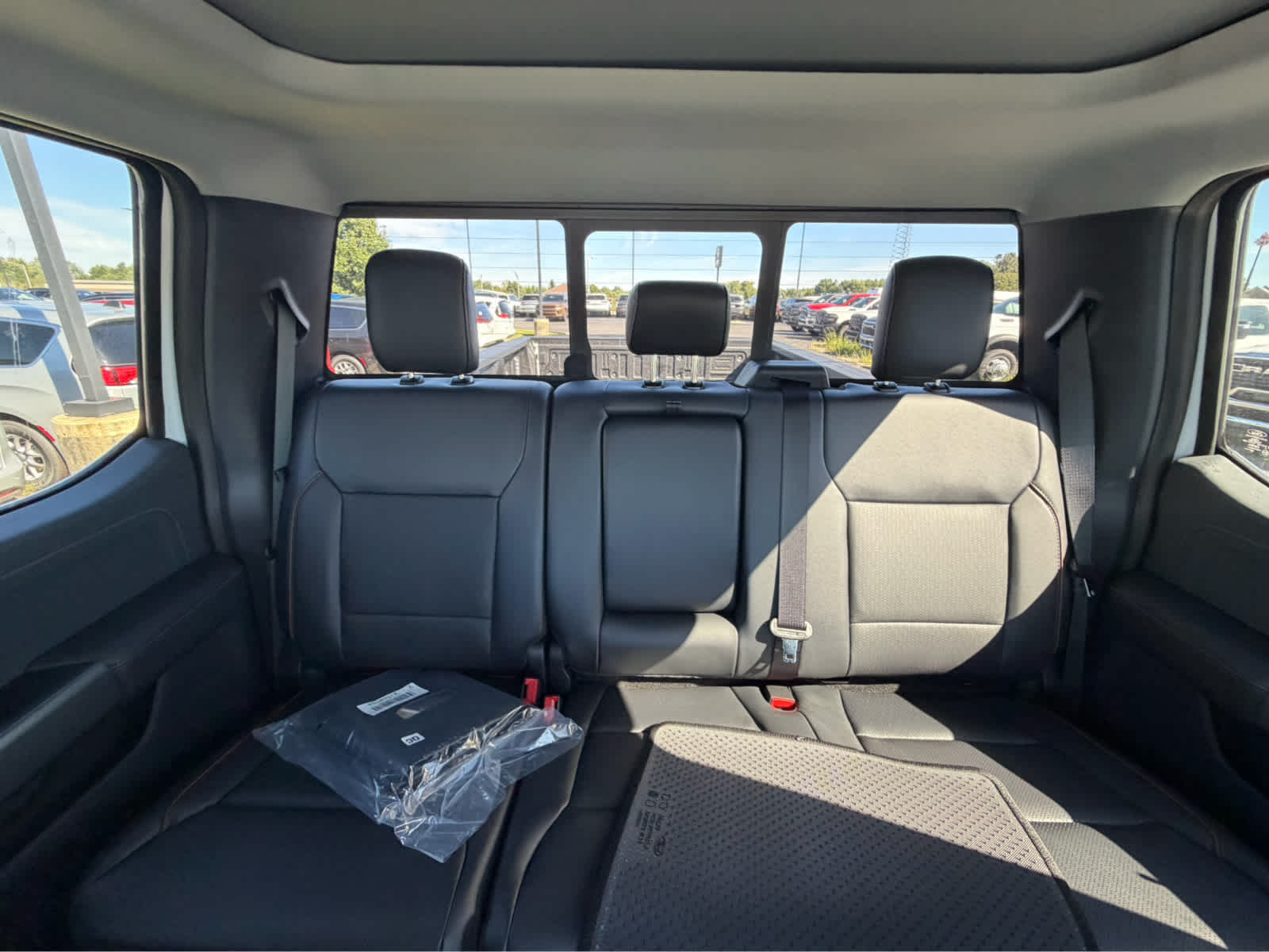 2027 Ford Super Duty F-350 DRW LARIAT