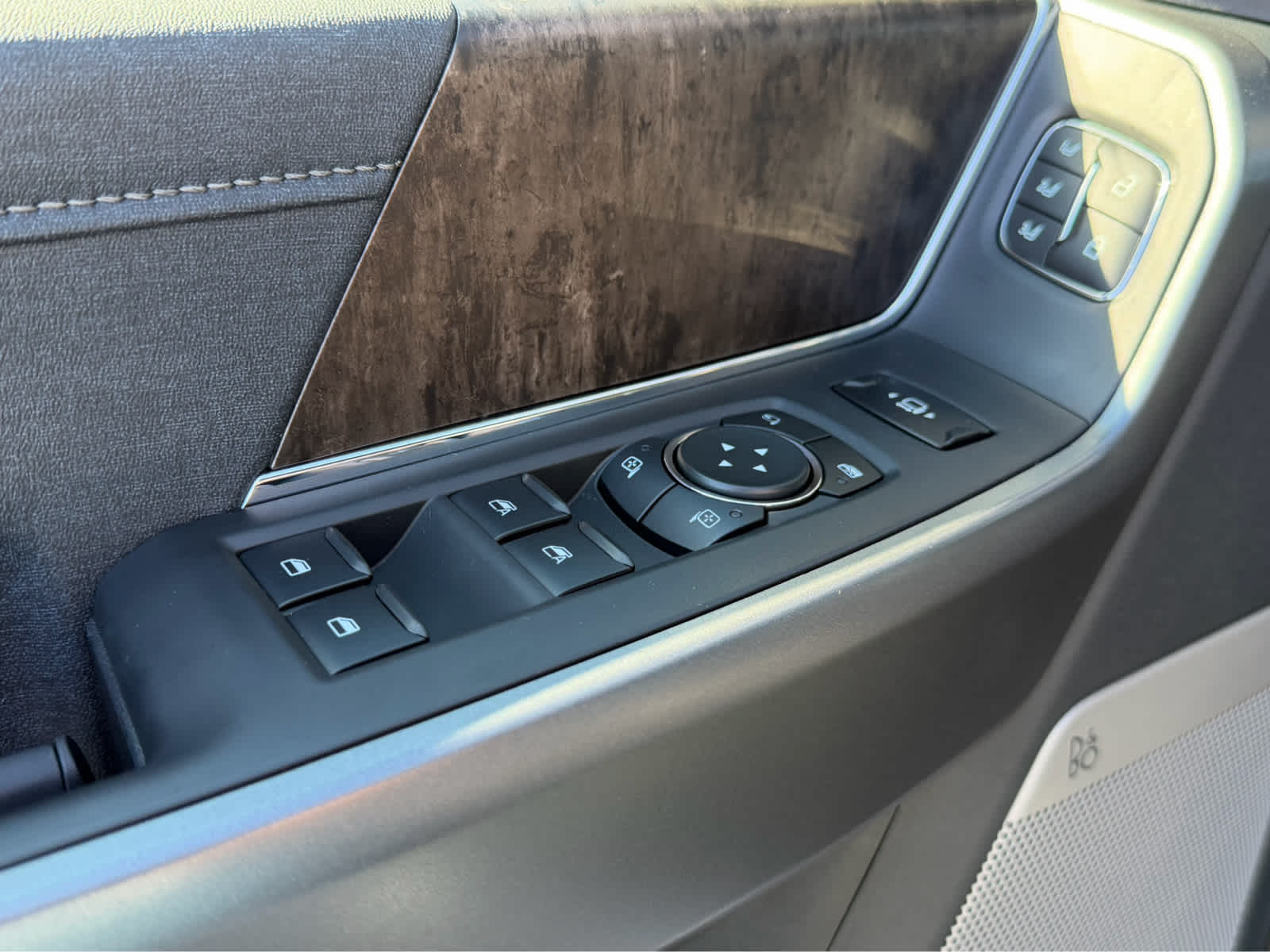 2027 Ford Super Duty F-350 DRW LARIAT