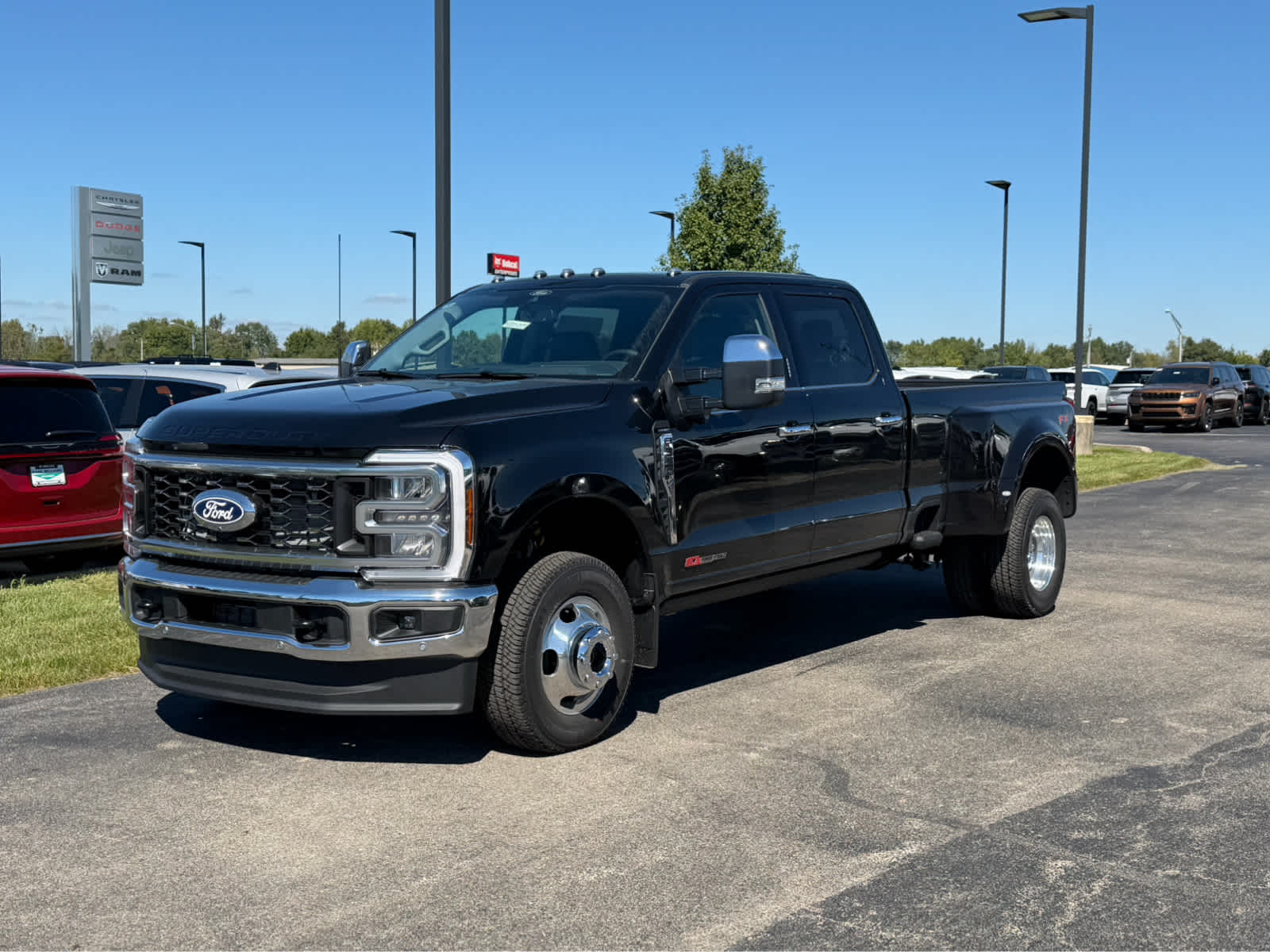 2027 Ford Super Duty F-350 DRW LARIAT