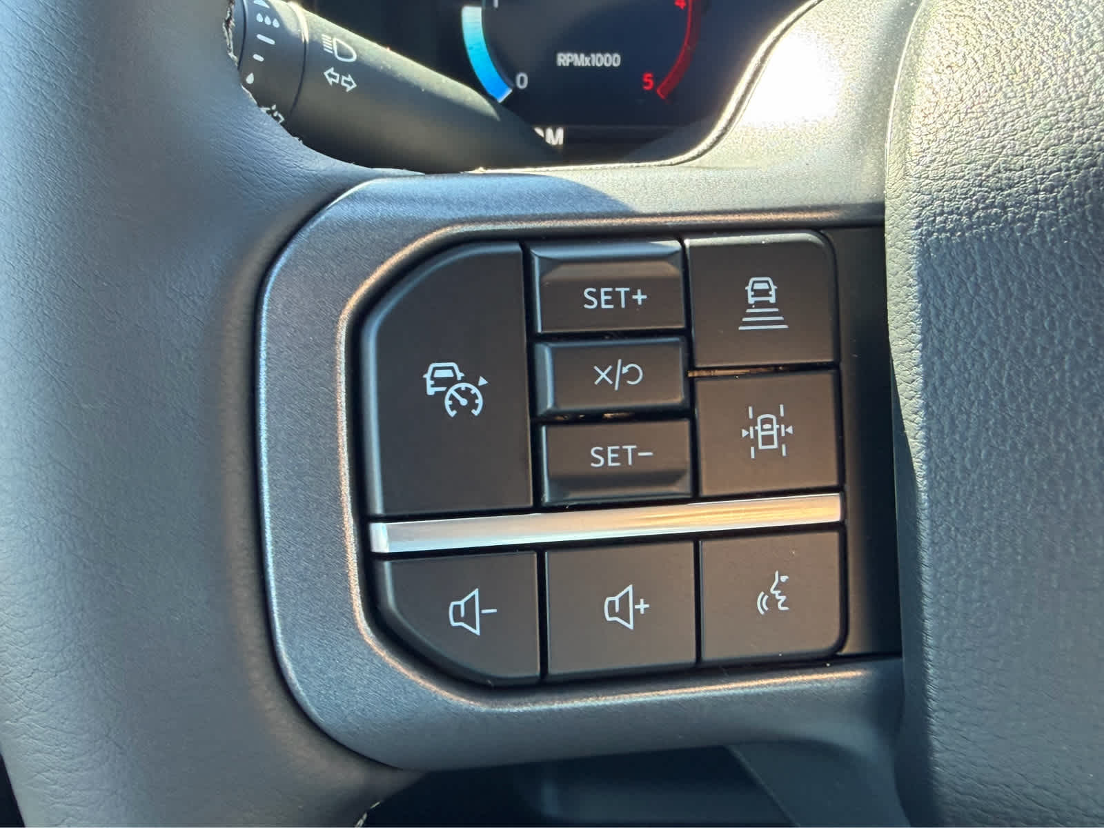 2027 Ford Super Duty F-350 DRW LARIAT