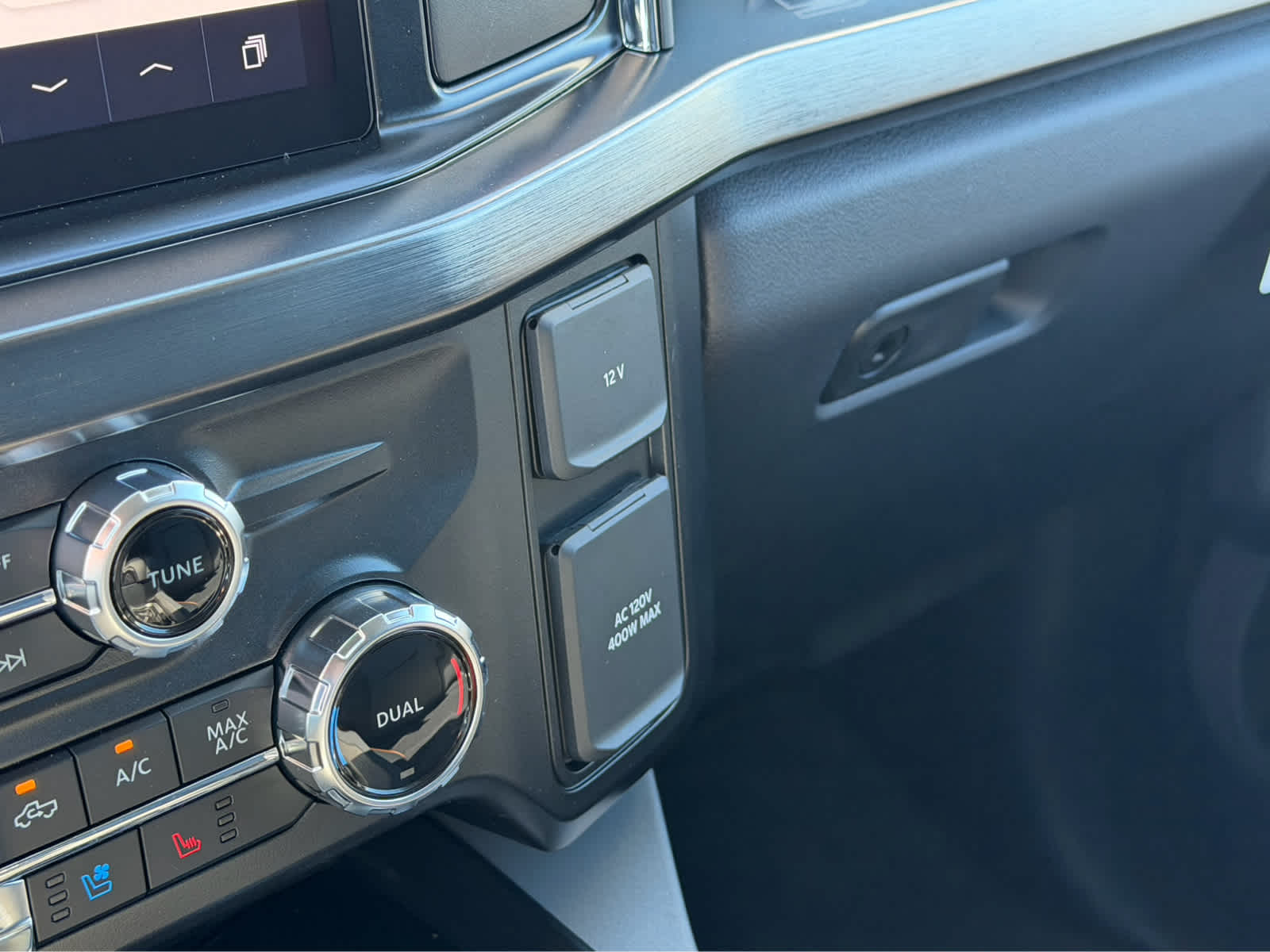 2027 Ford Super Duty F-350 DRW LARIAT