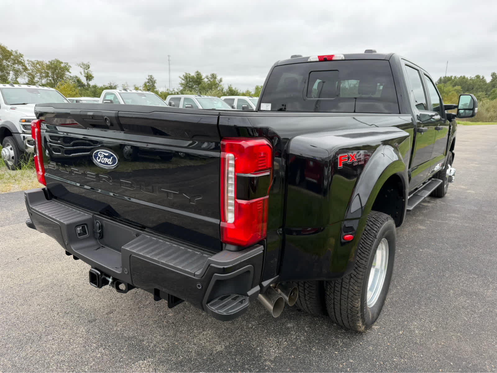 2027 Ford Super Duty F-350 DRW XL
