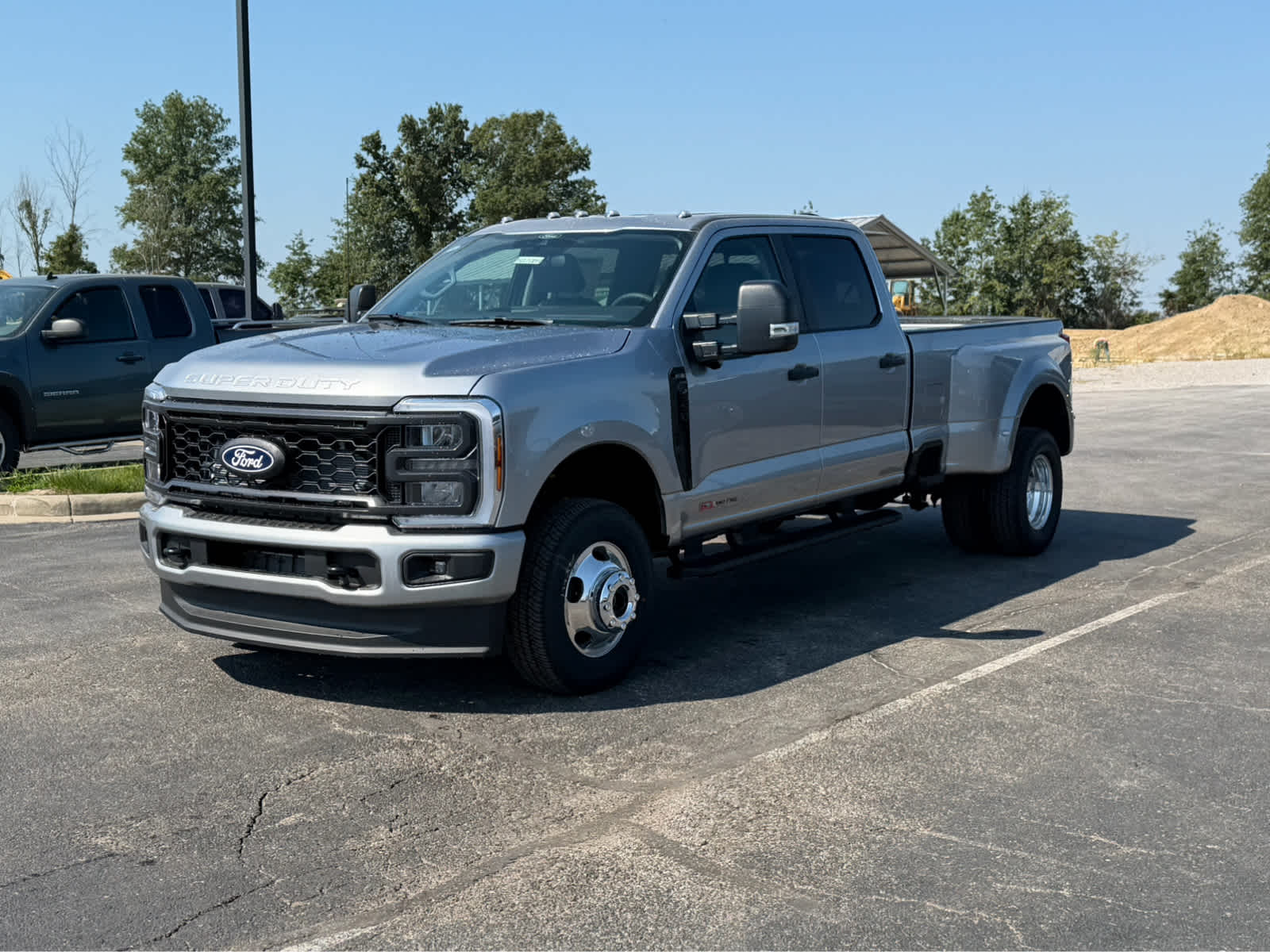 2027 Ford Super Duty F-350 DRW XL