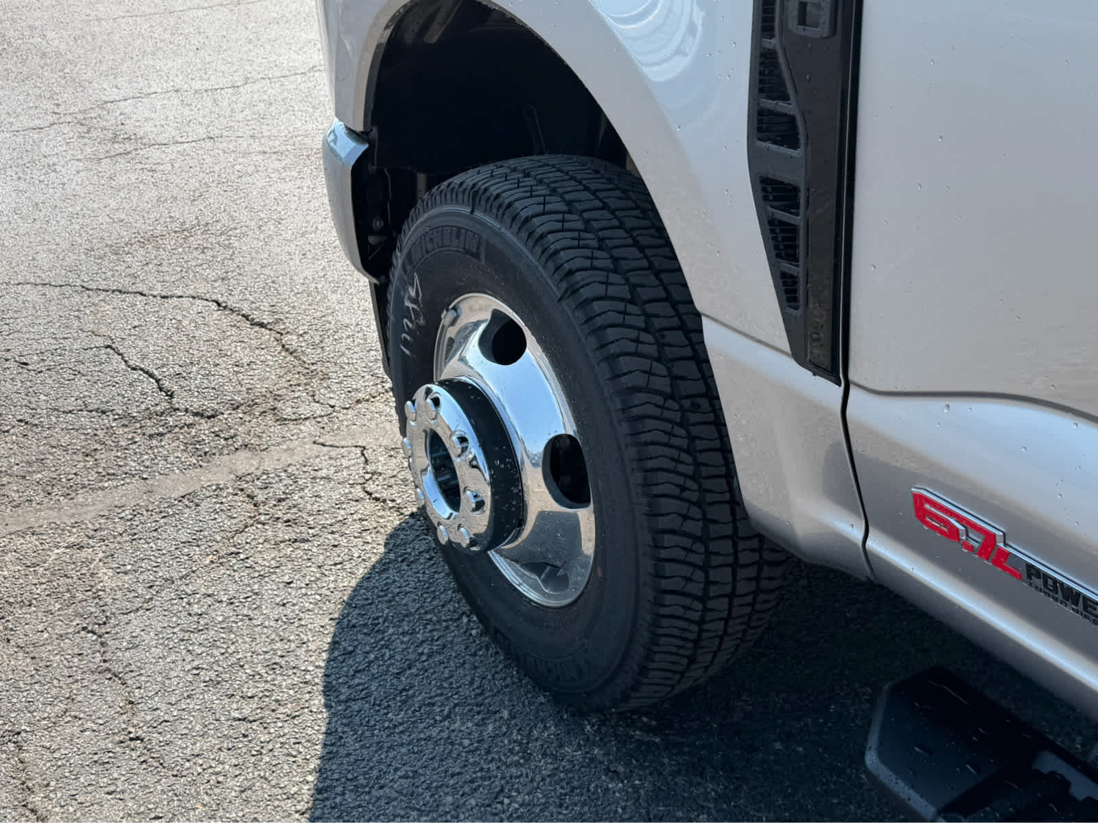 2027 Ford Super Duty F-350 DRW XL