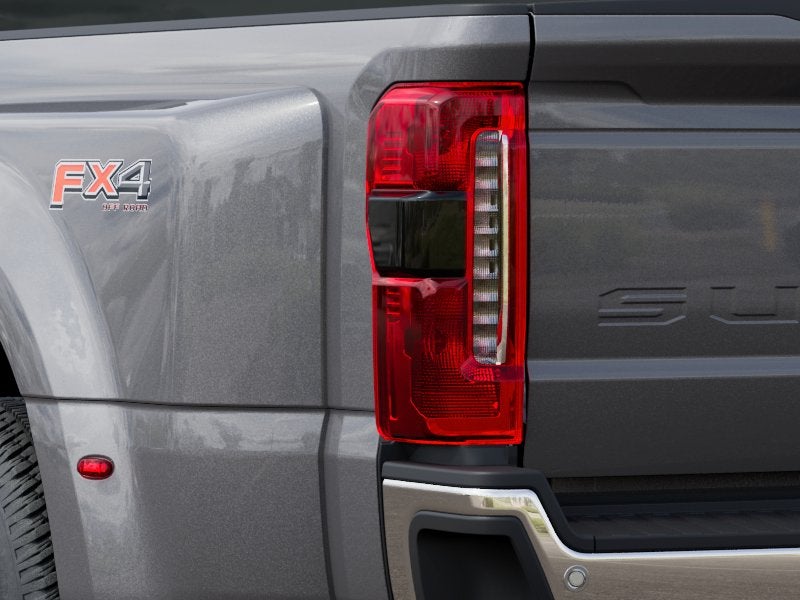2027 Ford Super Duty F-350 DRW LARIAT