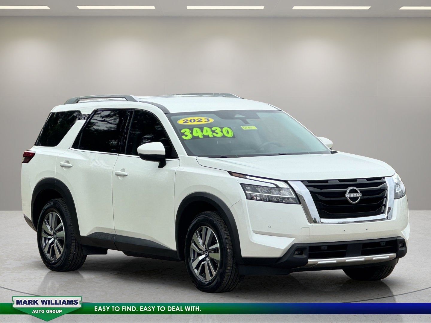 2023 Nissan Pathfinder SL