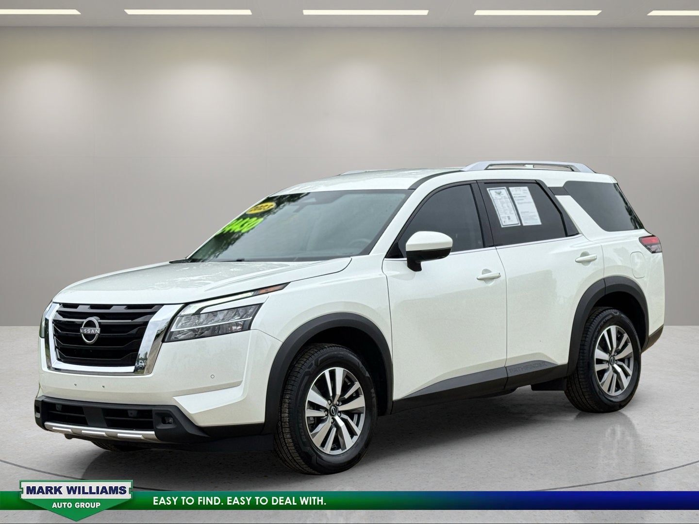 2023 Nissan Pathfinder SL