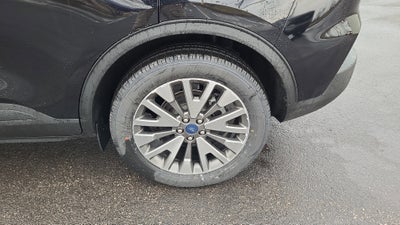 2022 Ford Escape Hybrid Titanium