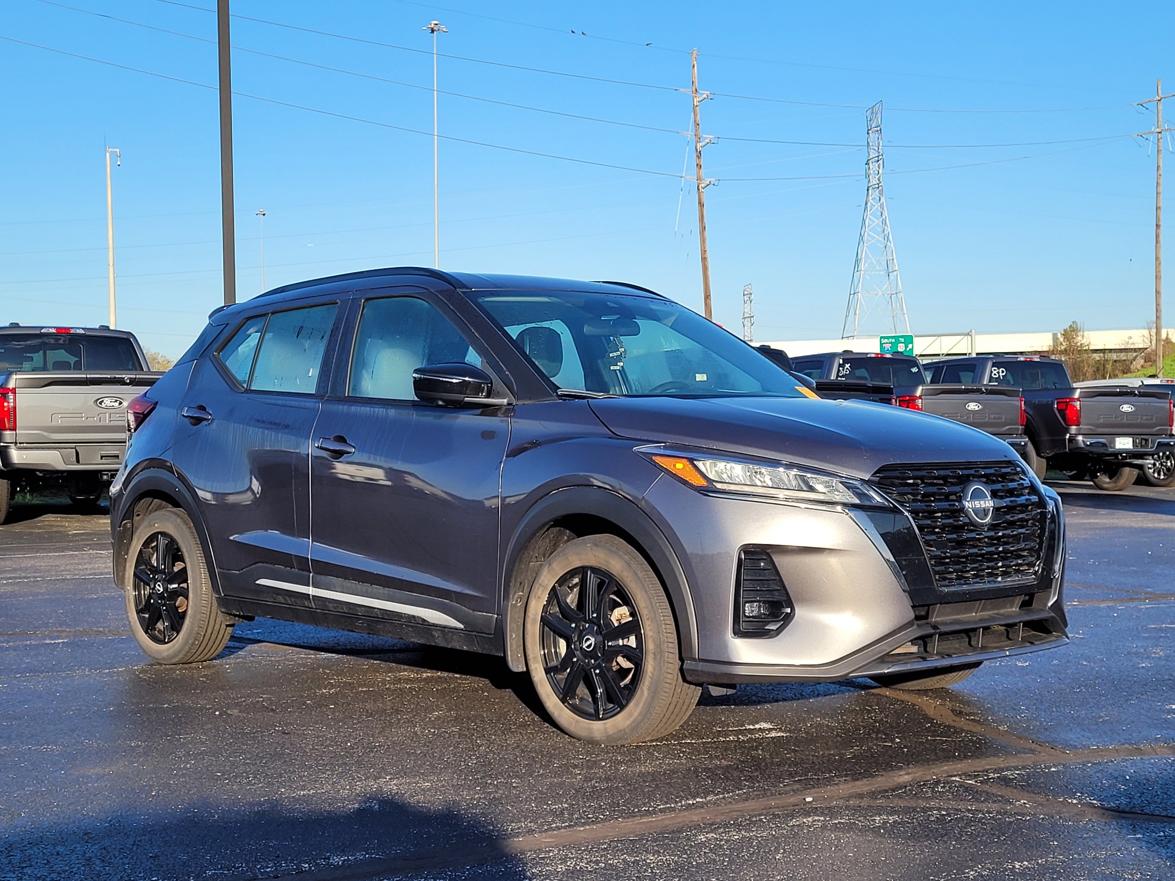 2022 Nissan Kicks SR