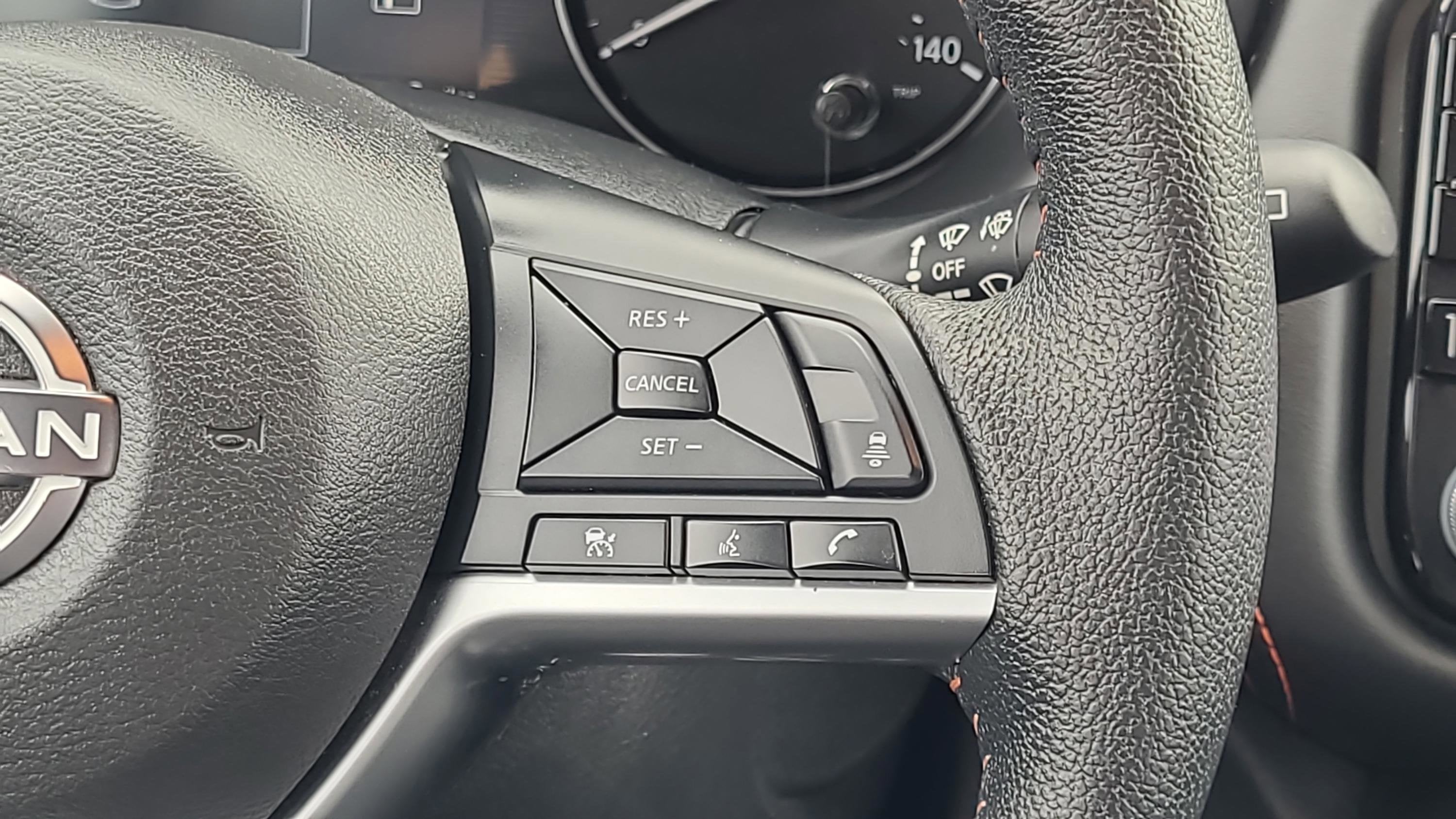 2022 Nissan Kicks SR