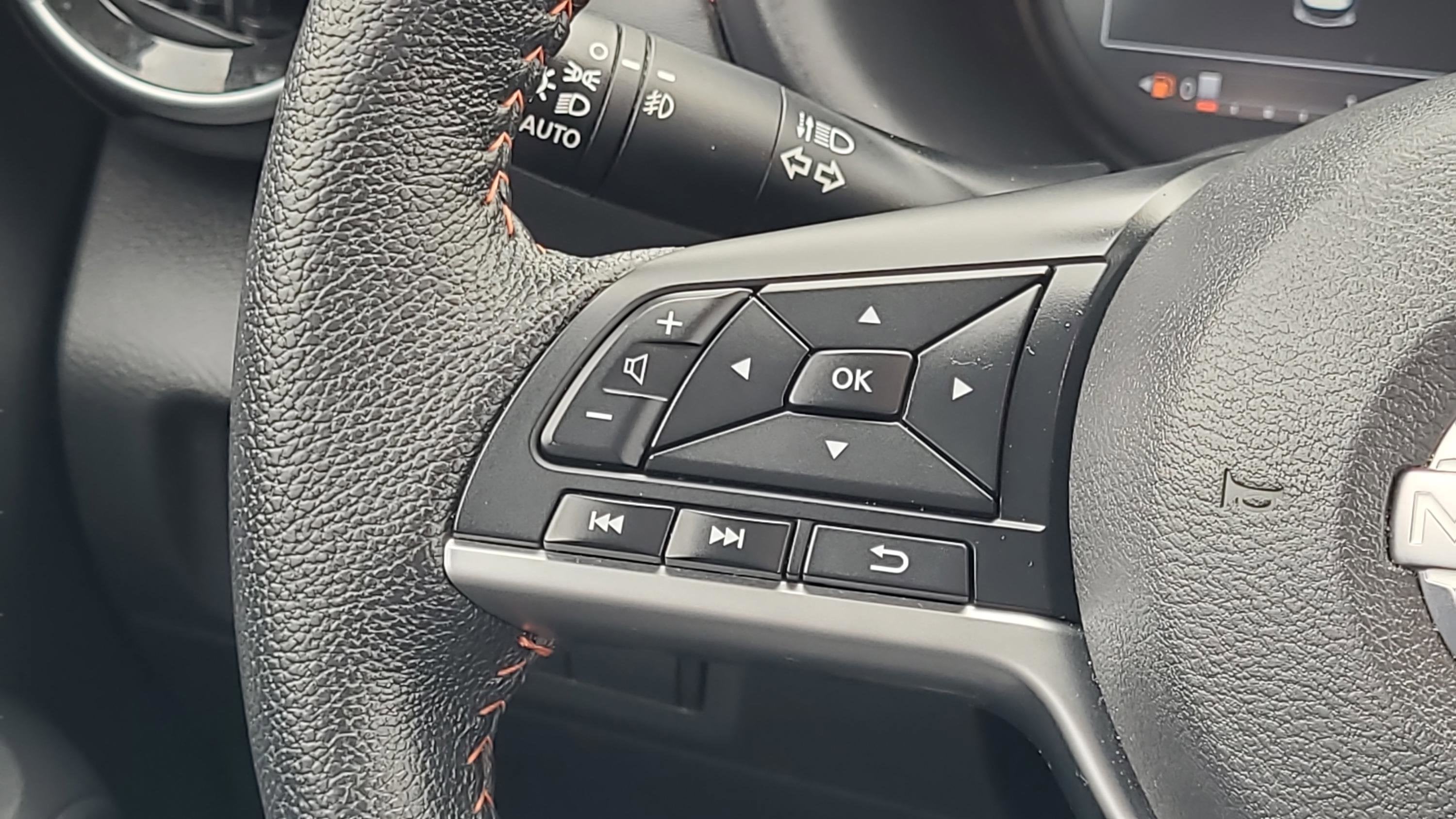 2022 Nissan Kicks SR