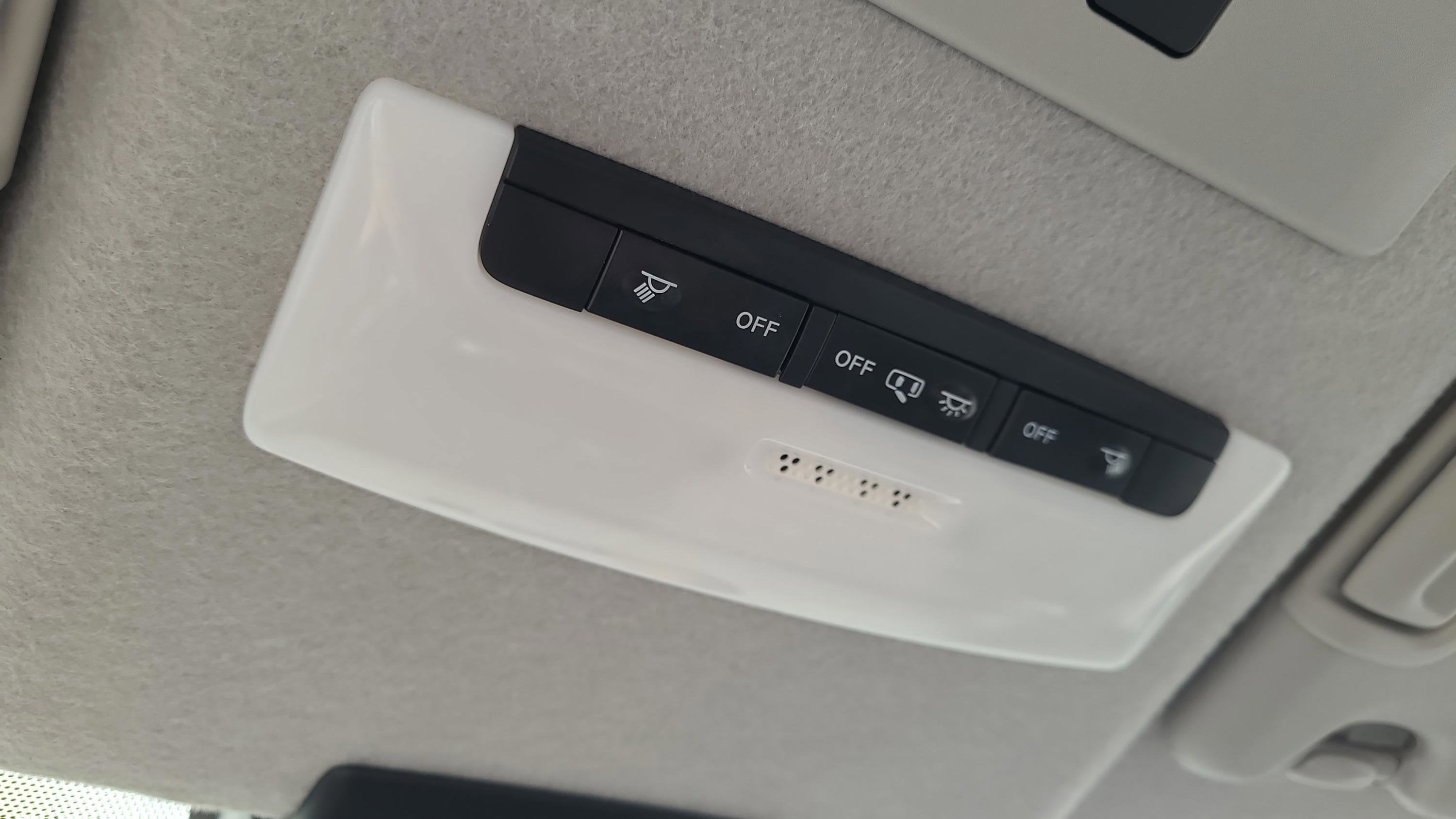 2022 Nissan Kicks SR