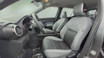 2022 Nissan Kicks SR