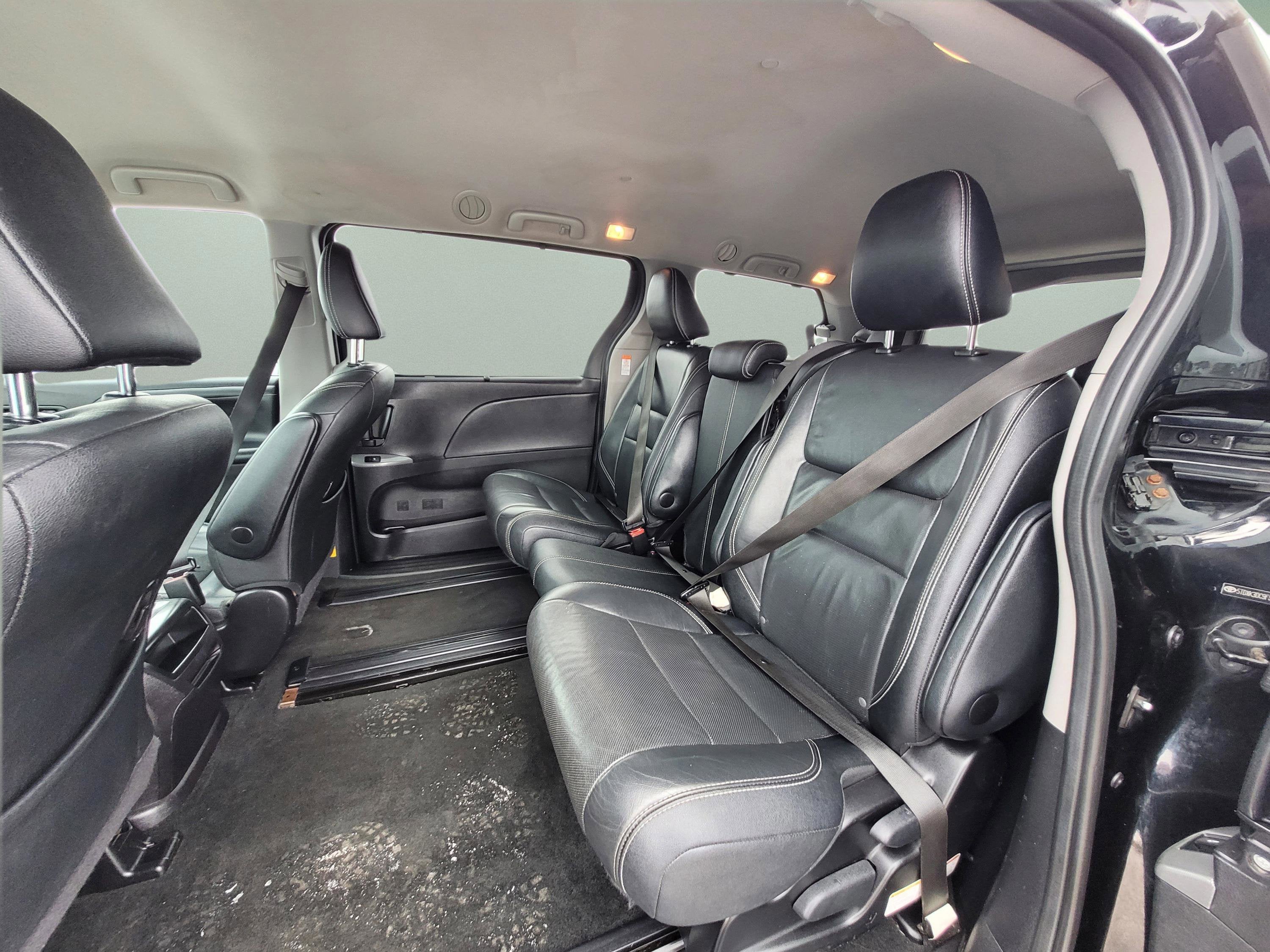 2015 Toyota Sienna SE 8 Passenger