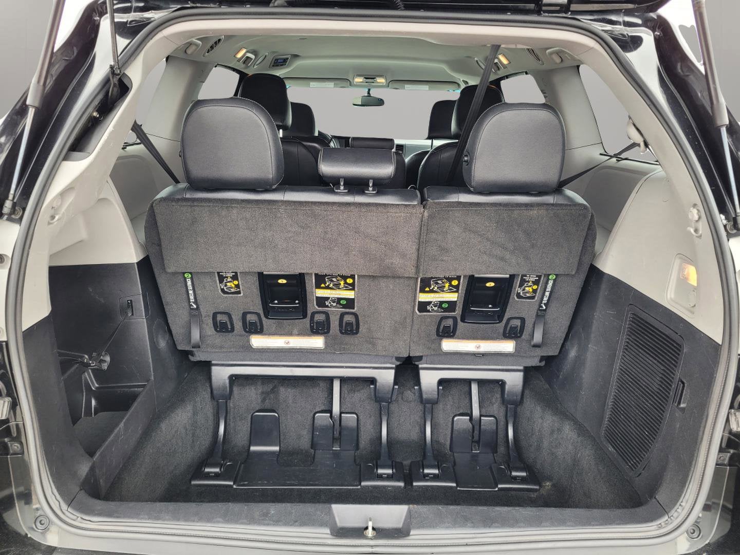 2015 Toyota Sienna SE 8 Passenger
