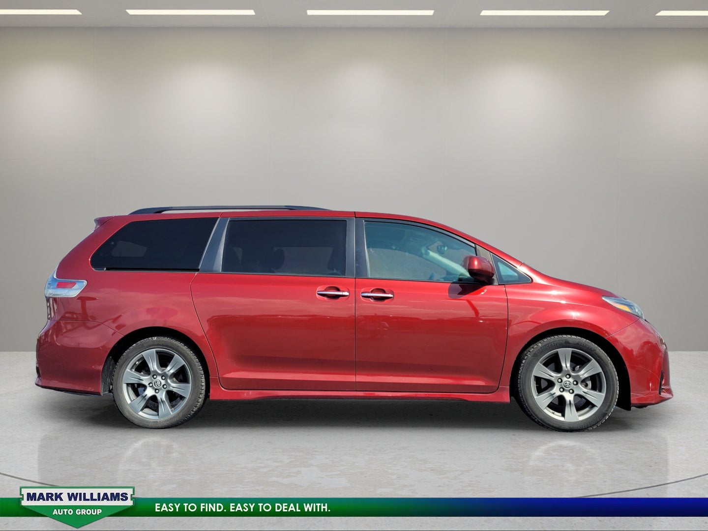2018 Toyota Sienna SE 8 Passenger