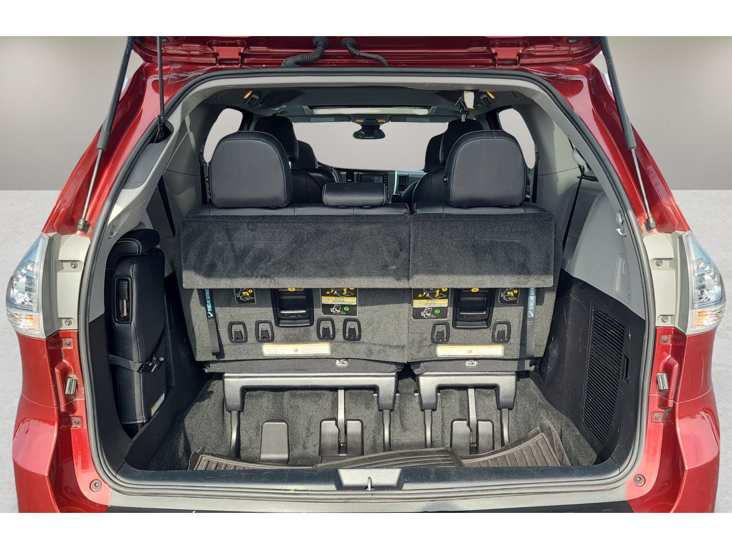 2018 Toyota Sienna SE 8 Passenger