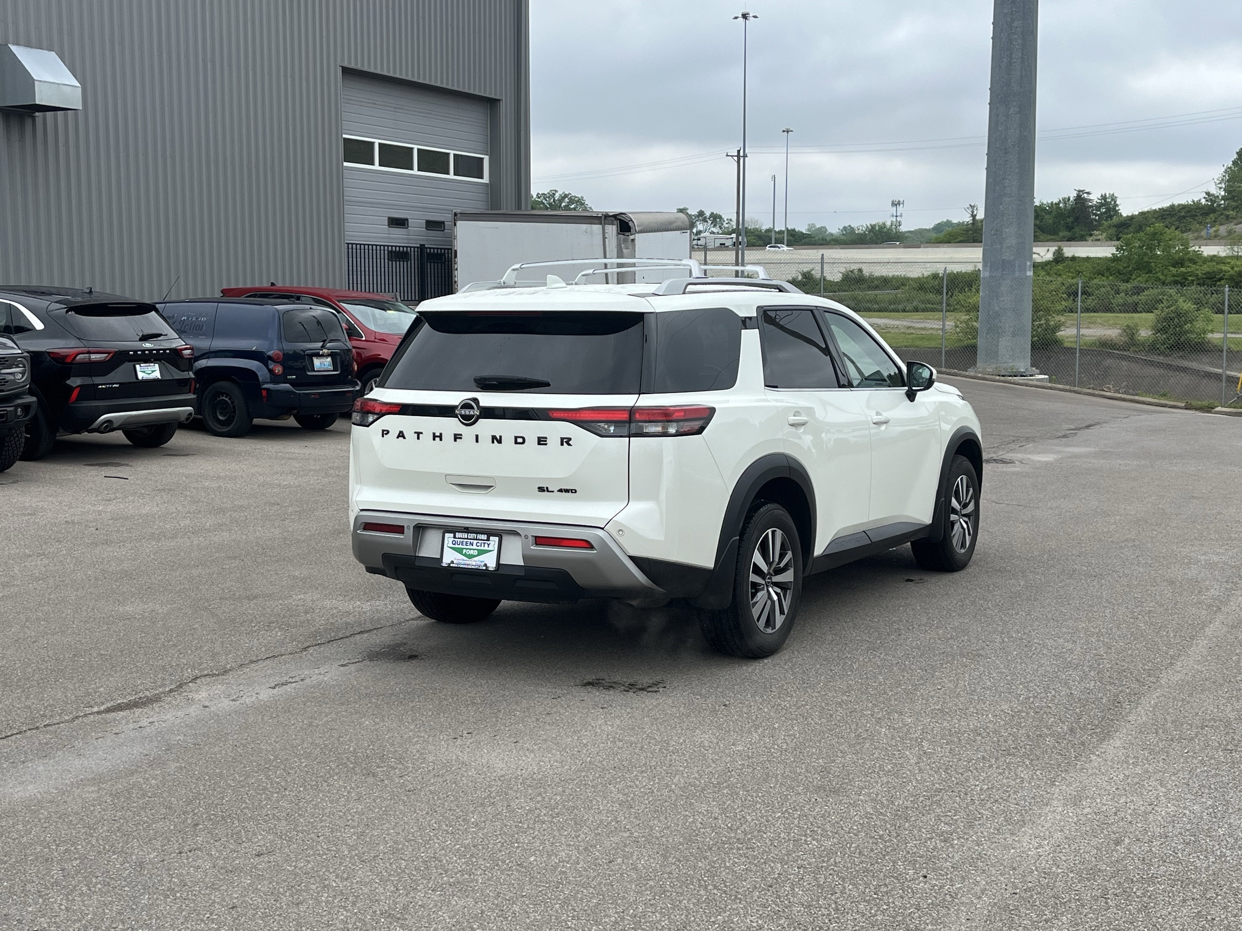 2023 Nissan Pathfinder SL