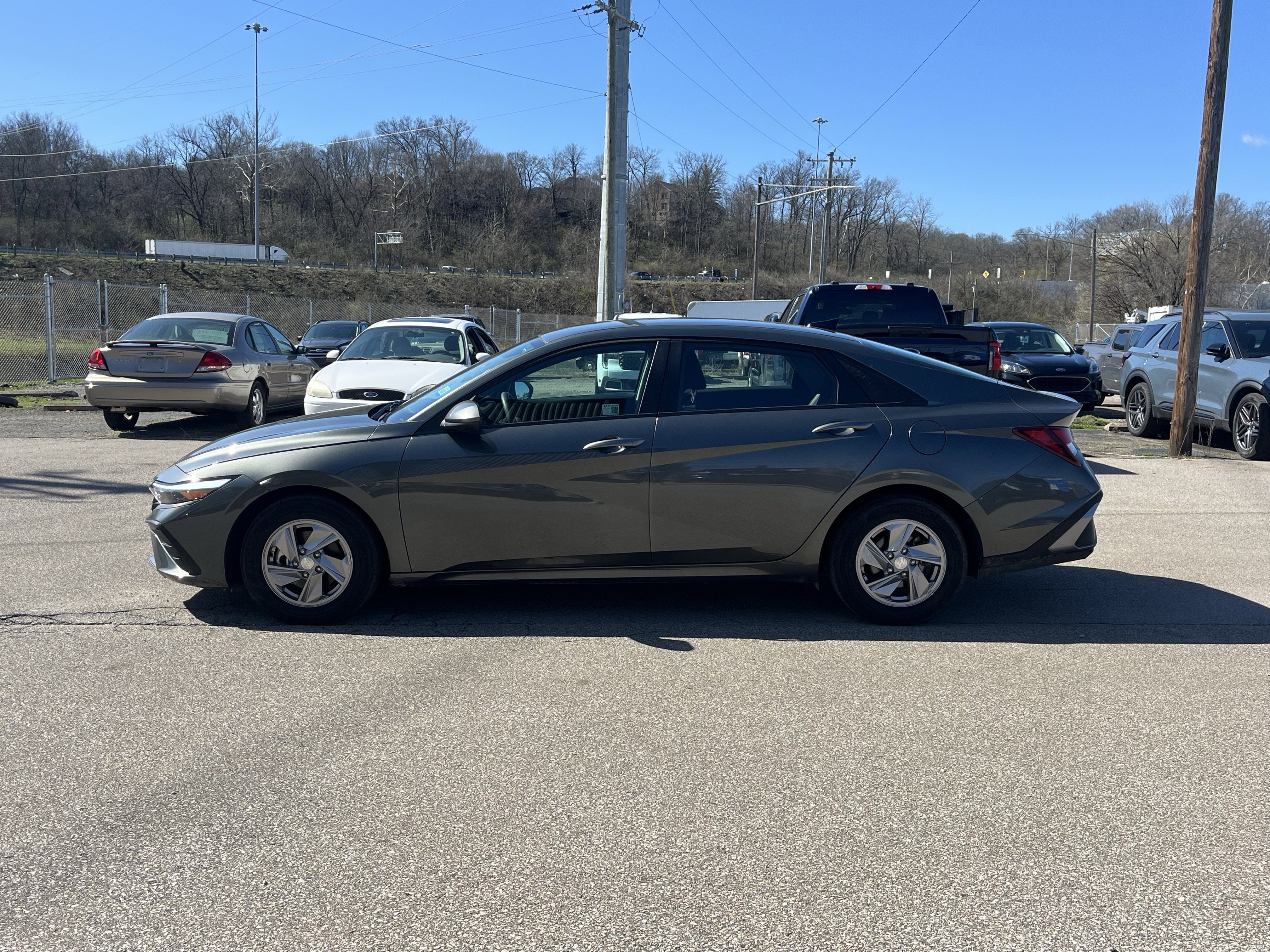 2025 Hyundai Elantra SE