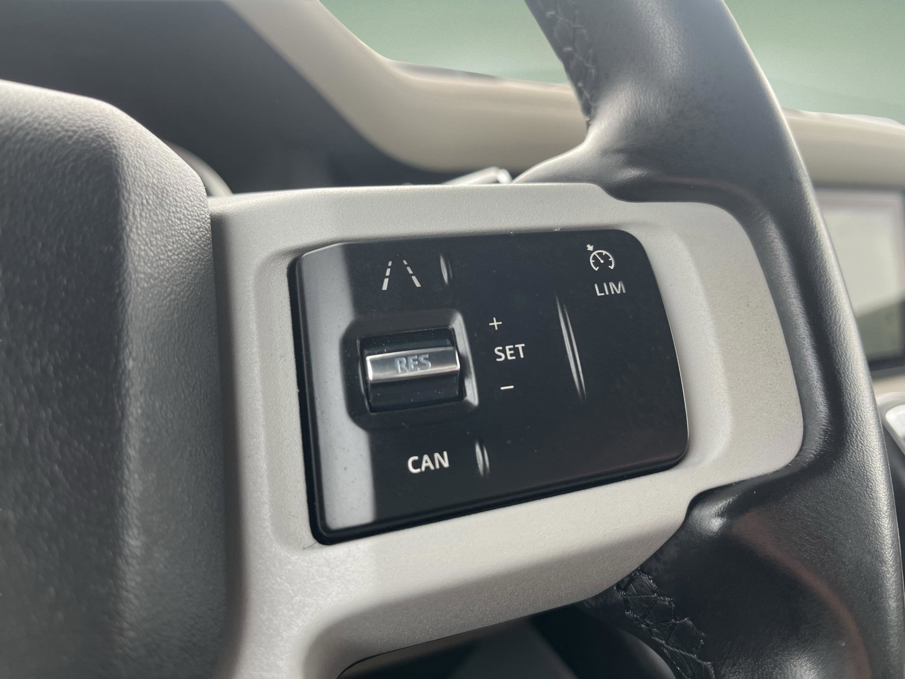 2023 Land Rover Defender 90 X-Dynamic SE