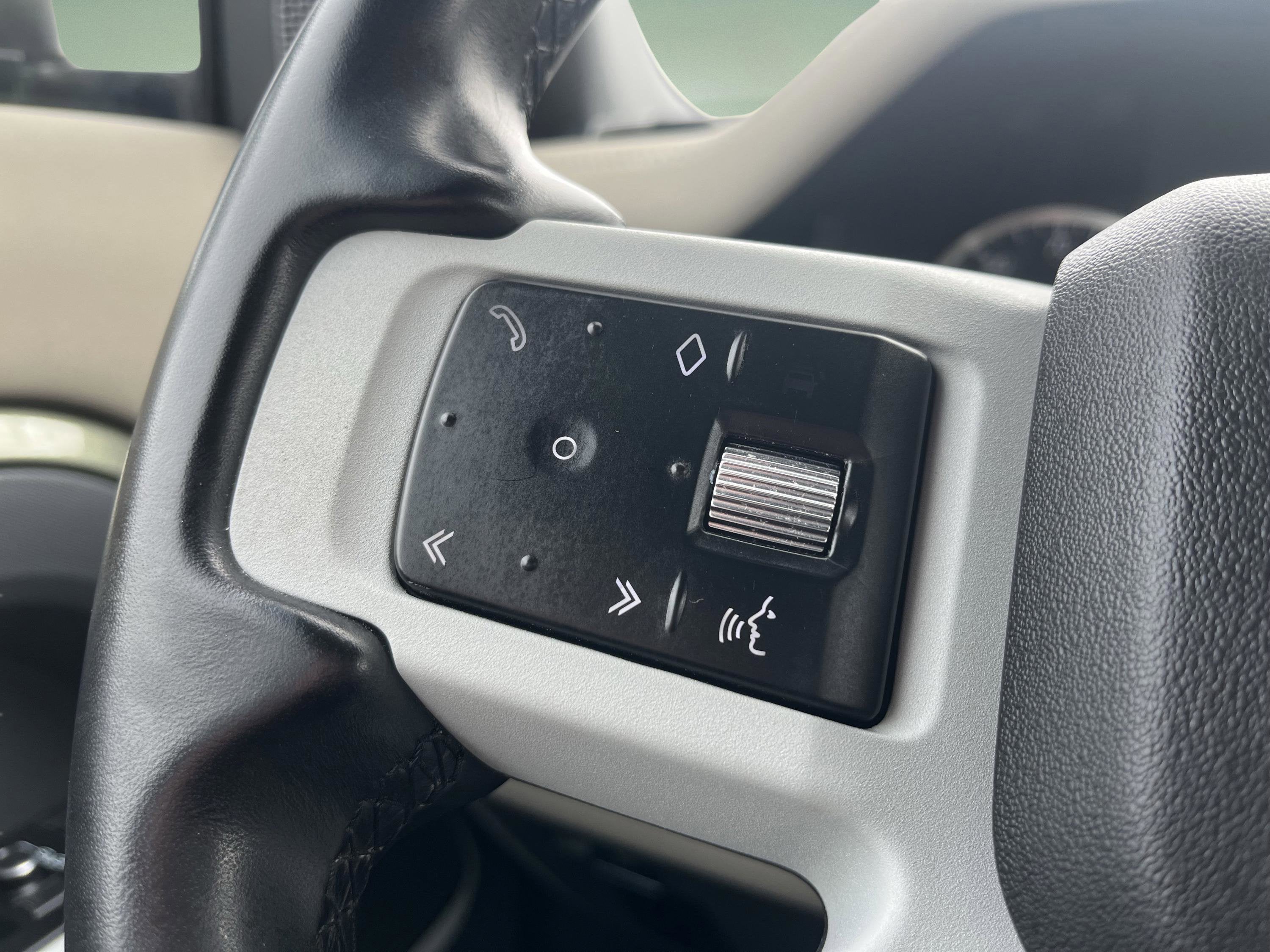 2023 Land Rover Defender 90 X-Dynamic SE