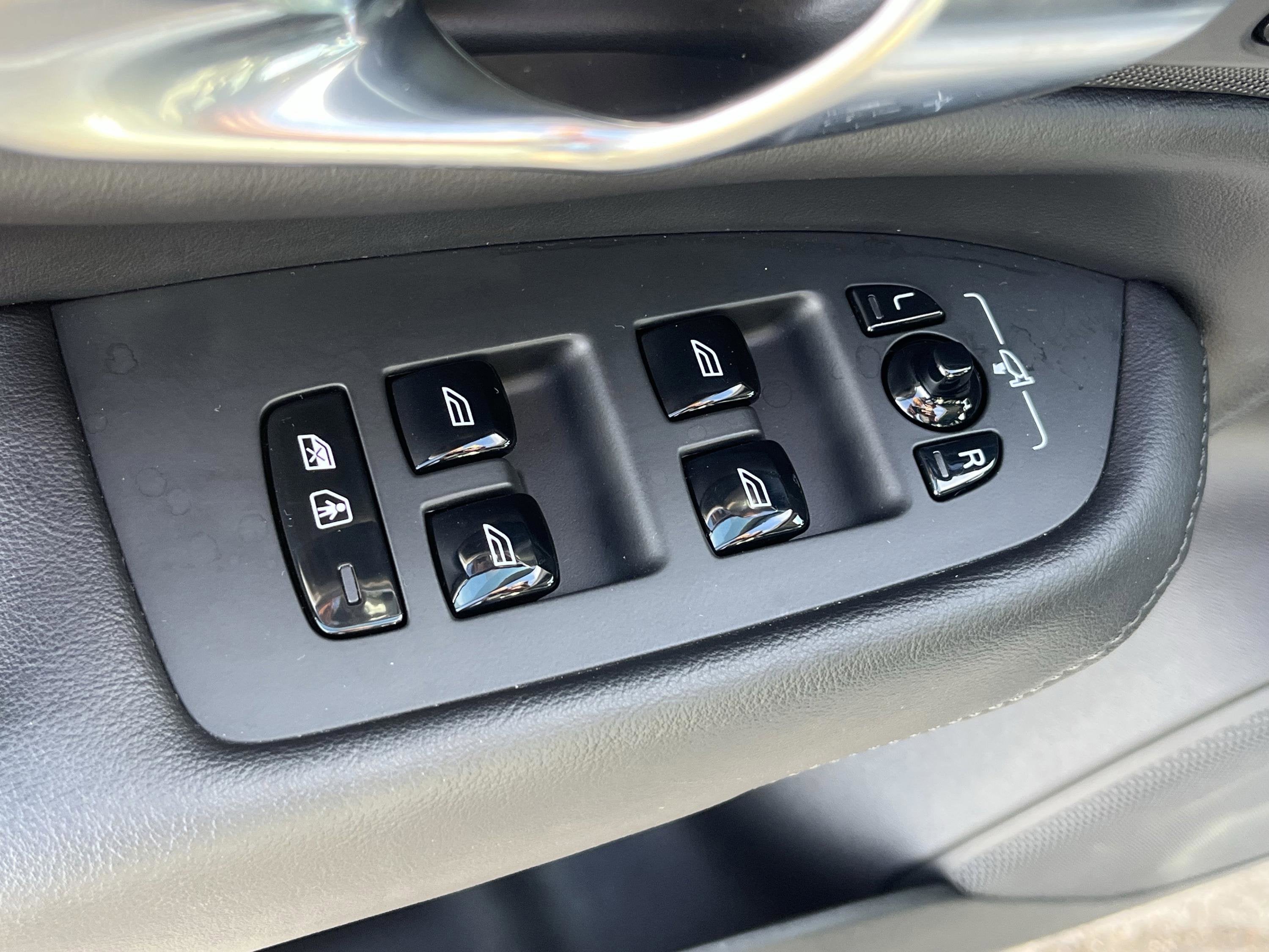 2023 Volvo XC90 Recharge Plug-In Hybrid T8 Plus Dark Theme 7 Passenger