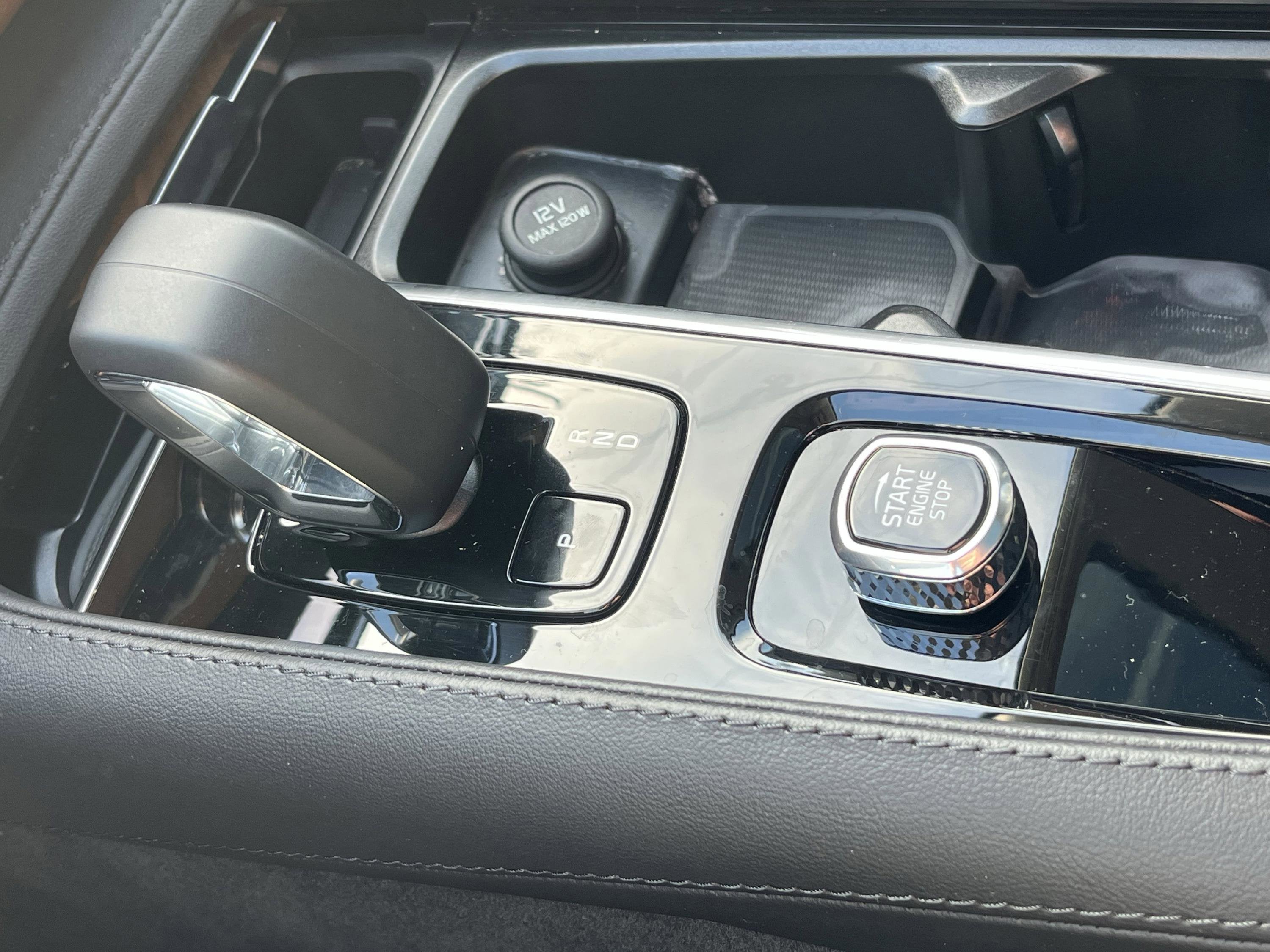 2023 Volvo XC90 Recharge Plug-In Hybrid T8 Plus Dark Theme 7 Passenger