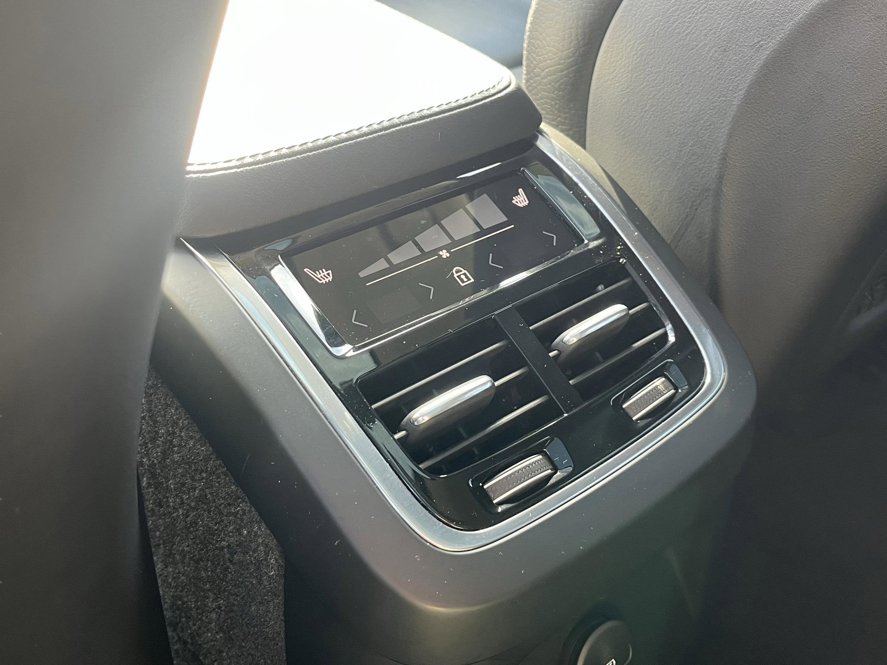 2023 Volvo XC90 Recharge Plug-In Hybrid T8 Plus Dark Theme 7 Passenger